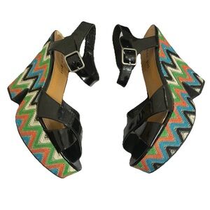 Madden Girl Size 7.5 Bootster Wedge Heels Womens Chevron Patent Leather Sandals